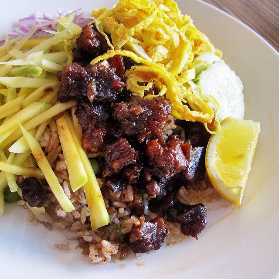 Kaw Kluk Kapi (Shrimp Paste Fried Rice, Mango, Sweet Pork...) at Boon Chu Thai Restaurant on #foodmento http://foodmento.com/place/4378