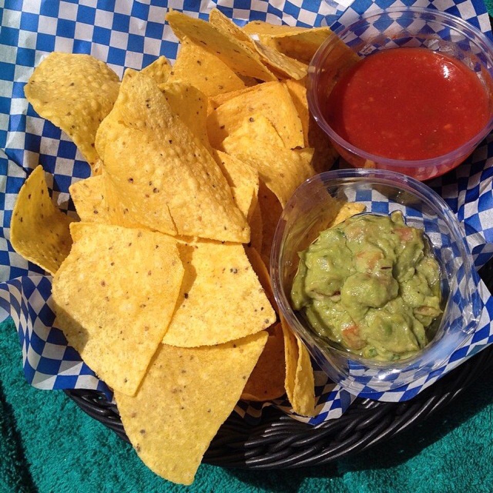 Chips & Salsa at The Fairmont Southampton Cabana Bar & Grill on #foodmento http://foodmento.com/place/5162