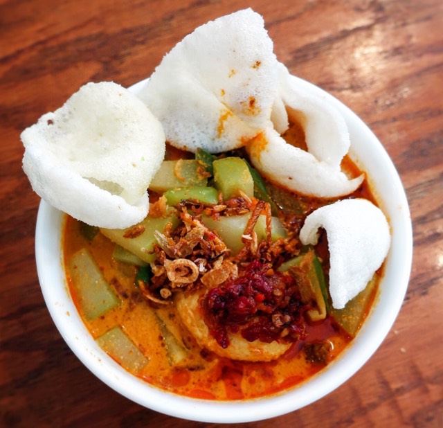 Lontong Sayur (Rice Cake Soup, Veggie Curry, Beef Rendang...) at Sky Cafe on #foodmento http://foodmento.com/place/7930