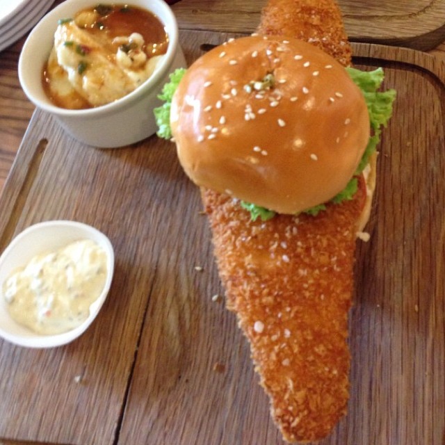 Crispy Fish Burger from GRUB on #foodmento http://foodmento.com/dish/6191
