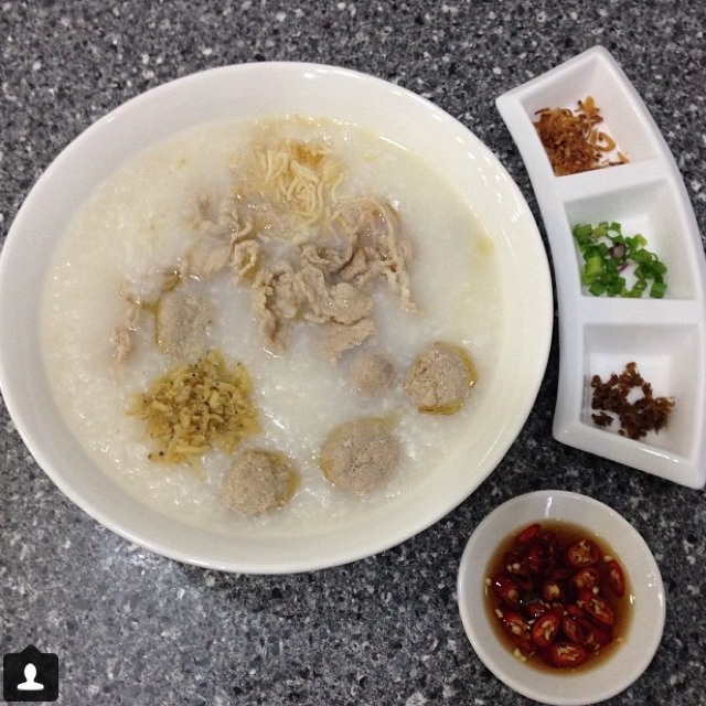 Traditional Porridge with Minced Pork Ball, Sliced Pork & Pork Liver from 真粥道 Zhen Zhou Dao (CLOSED) on #foodmento http://foodmento.com/dish/7712