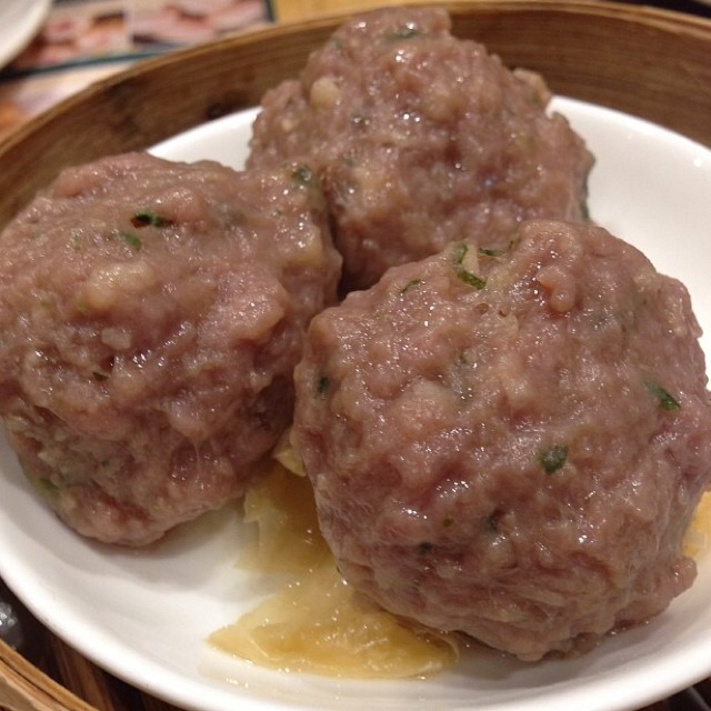 Beef Ball with Beancurd Skin at Tim Ho Wan 添好運 on #foodmento http://foodmento.com/place/1831