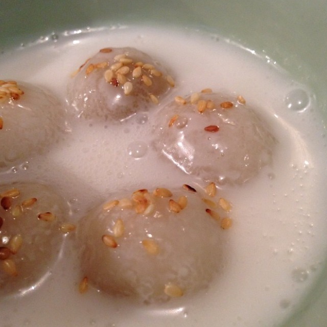Kanom Dtom: Warm Coconut Rice Dumplings in Salted Coconut Cream from Kha on #foodmento http://foodmento.com/dish/7554