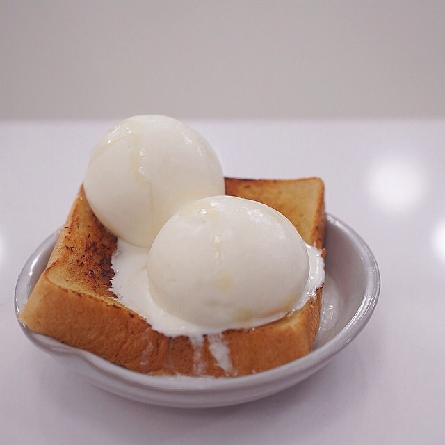 The New God Flow (Ice Cream, Japanese White Bread, Caramelized Honey) at Morgenstern's Finest Ice Cream on #foodmento http://foodmento.com/place/3451