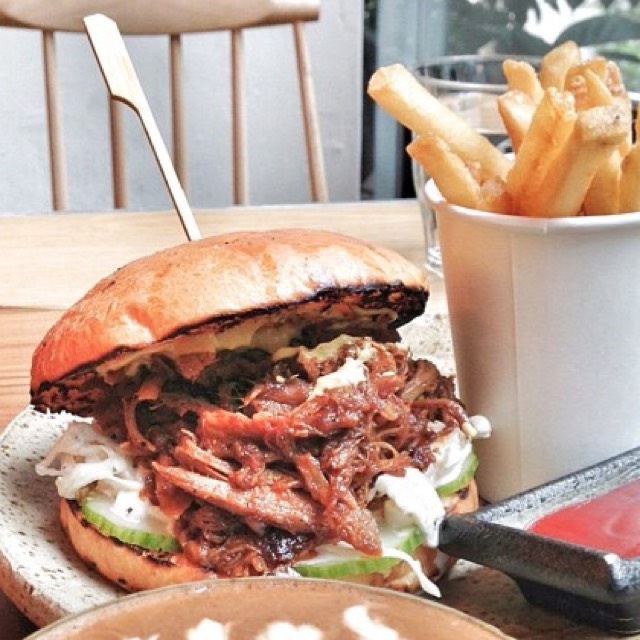 BBQ Pulled Pork & Fries at Common Man Coffee Roasters on #foodmento http://foodmento.com/place/2039