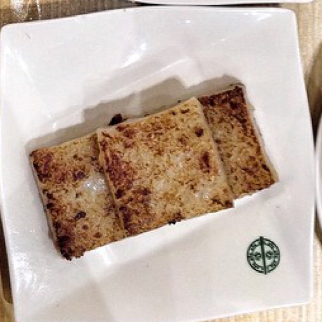 Fried Radish Cake from Tim Ho Wan 添好運 on #foodmento http://foodmento.com/dish/17583