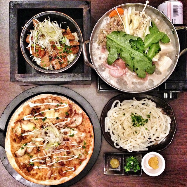 Hot Pot & Wafu Pizza... from WATAMI Japanese Casual Restaurant on #foodmento http://foodmento.com/dish/17597