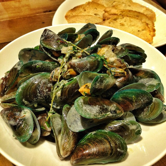 Big Bowl O' Mussels at JBM Coffee & Dining on #foodmento http://foodmento.com/place/4278