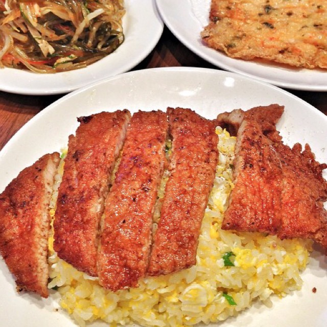 Egg Fried Rice, Pork Chop at Din Tai Fung 鼎泰豐 on #foodmento http://foodmento.com/place/4285
