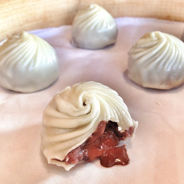 Steamed Red Bean Dumplings from Din Tai Fung 鼎泰豐 on #foodmento http://foodmento.com/dish/17853