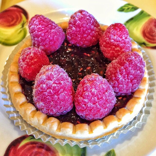 Chocolate Raspberry Tarte - Tartes on #foodmento http://foodmento.com/dish/17889