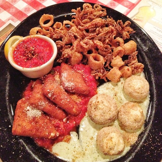 Buca Di Trio Platter (Fried Calamari, Mozzarella Cheese, Cheese Stuffed Mushrooms) at Buca di Beppo Italian Restaurant on #foodmento http://foodmento.com/place/4367