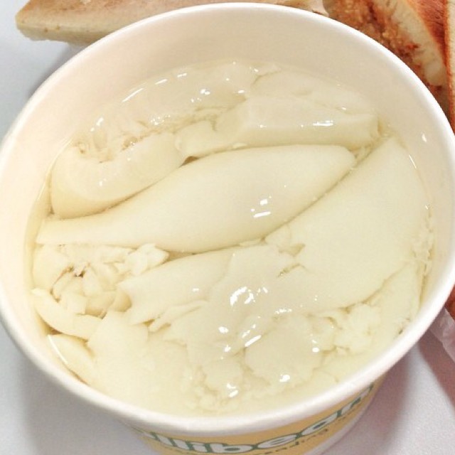 Warm Soy Beancurd at Jollibee on #foodmento http://foodmento.com/place/903