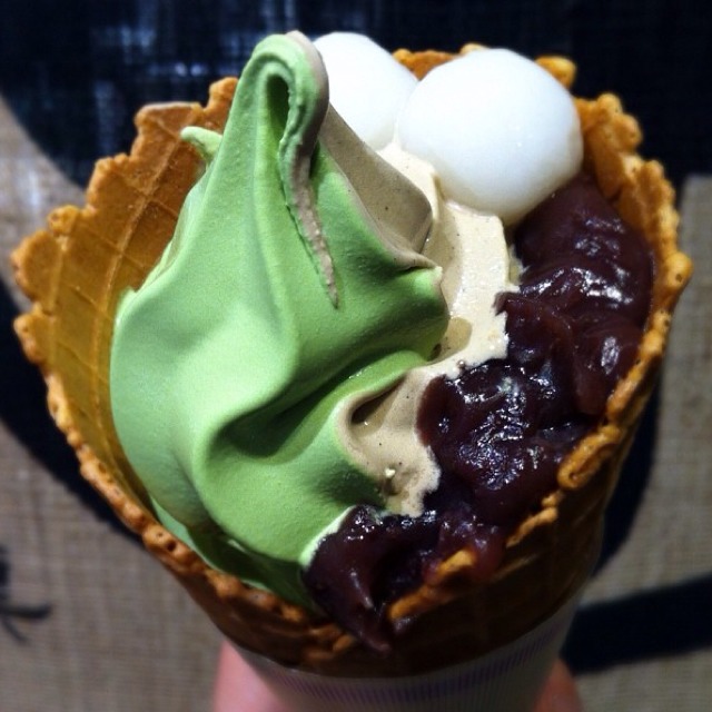 Green Tea Ice Cream Cone With Red Bean... from 中村藤吉 京都駅店 on #foodmento http://foodmento.com/dish/8615