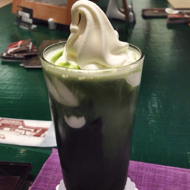 Cold Sweetened Matcha Float at 中村藤吉 京都駅店 on #foodmento http://foodmento.com/place/2272