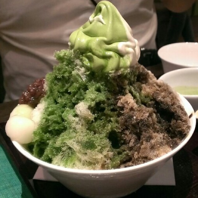 Green Tea Shaved Ice (Summer Only) from 中村藤吉 京都駅店 on #foodmento http://foodmento.com/dish/8621