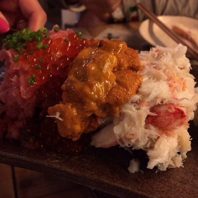 Uni Sushi Combo from 魚真 乃木坂店 on #foodmento http://foodmento.com/dish/8663