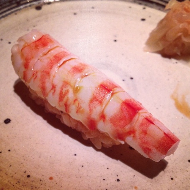 Prawn Sushi With Prawn Brain Paste from 鮨よしたけ on #foodmento http://foodmento.com/dish/13836