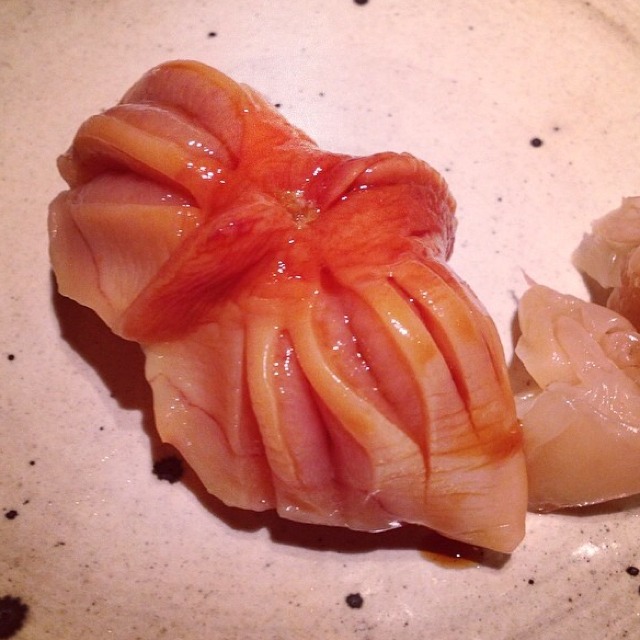 Akagai Sushi (Arc Shell) from 鮨よしたけ on #foodmento http://foodmento.com/dish/13838