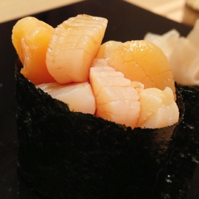 Hotategai Sushi (Scallop) at 鮨よしたけ on #foodmento http://foodmento.com/place/3437