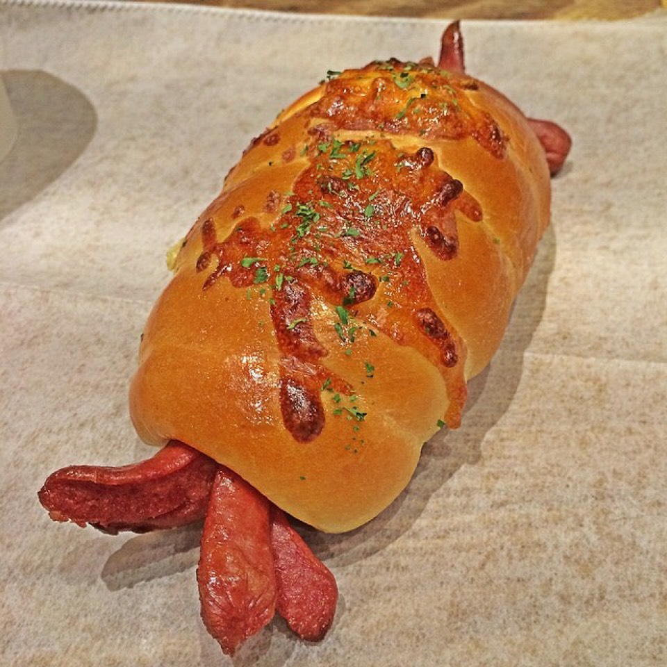 Sweet Frank Roll (Hot Dog In Pastry Bun) at Tous Les Jours on #foodmento http://foodmento.com/place/2760