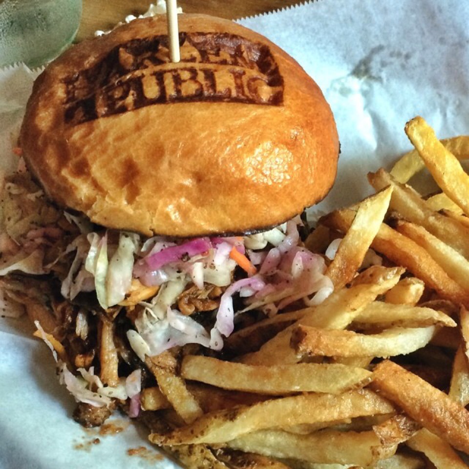 Pulled Pork Sandwich at Harlem Public on #foodmento http://foodmento.com/place/4512