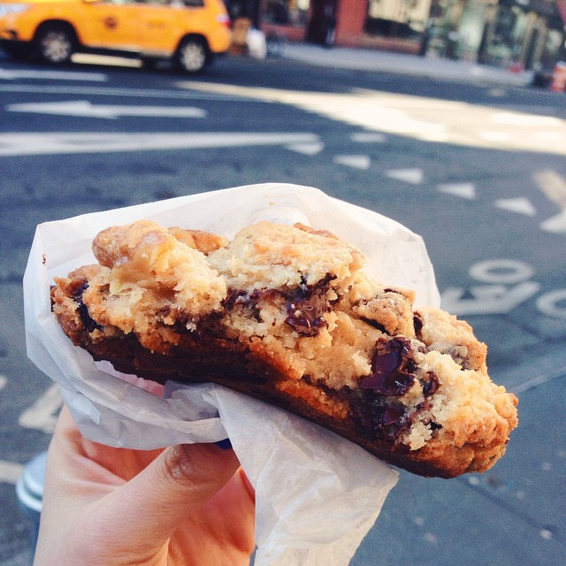 Chocolate Chip Walnut Cookie from Levain Bakery on #foodmento http://foodmento.com/dish/10437