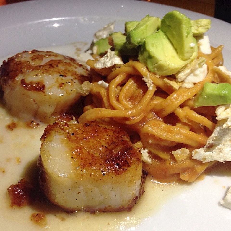 Scallops, Pasta, Avocado... at Hecho en Dumbo (CLOSED) on #foodmento http://foodmento.com/place/1292
