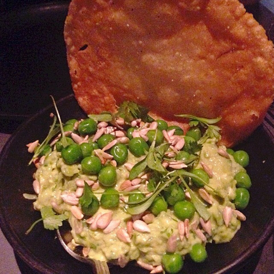 Spring Pea Guacamole With Warm Crunchy Tortillas from ABC Cocina on #foodmento http://foodmento.com/dish/11708