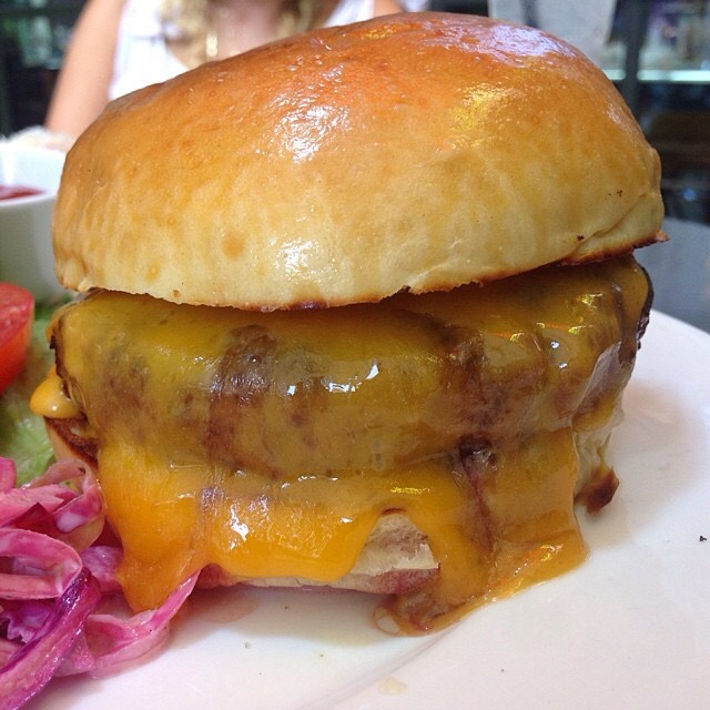 The 10 Oz. Crosby Burger from The Crosby Bar on #foodmento http://foodmento.com/dish/18929