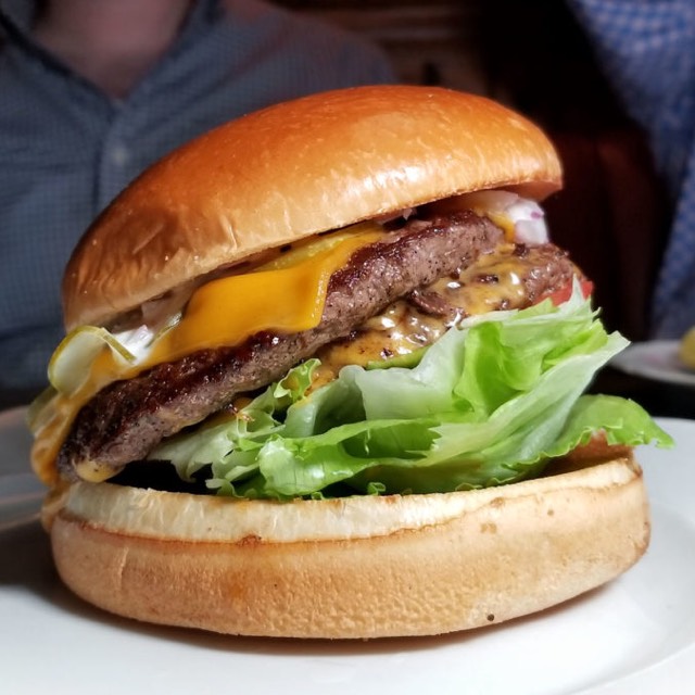 Au Cheval Burger from 4 Charles Prime Rib on #foodmento http://foodmento.com/dish/45818