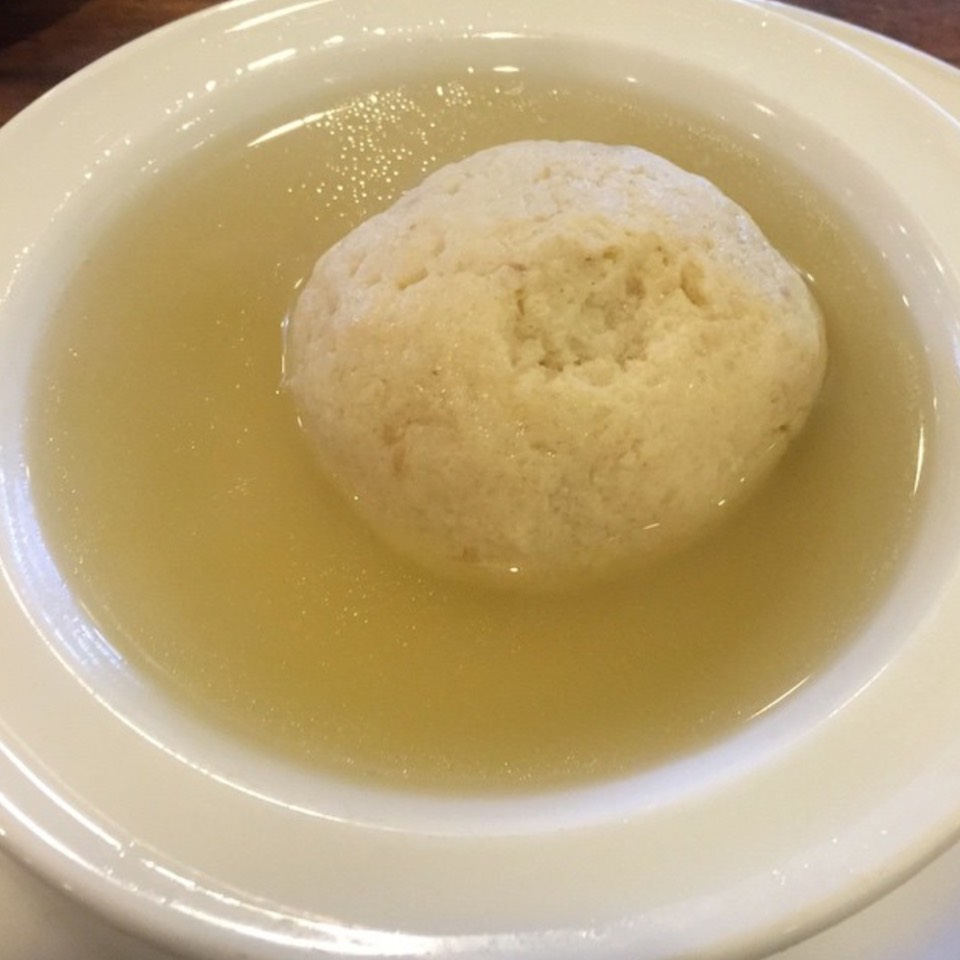 Matzoh Ball Soup from Nate 'n Al Delicatessen on #foodmento http://foodmento.com/dish/30409