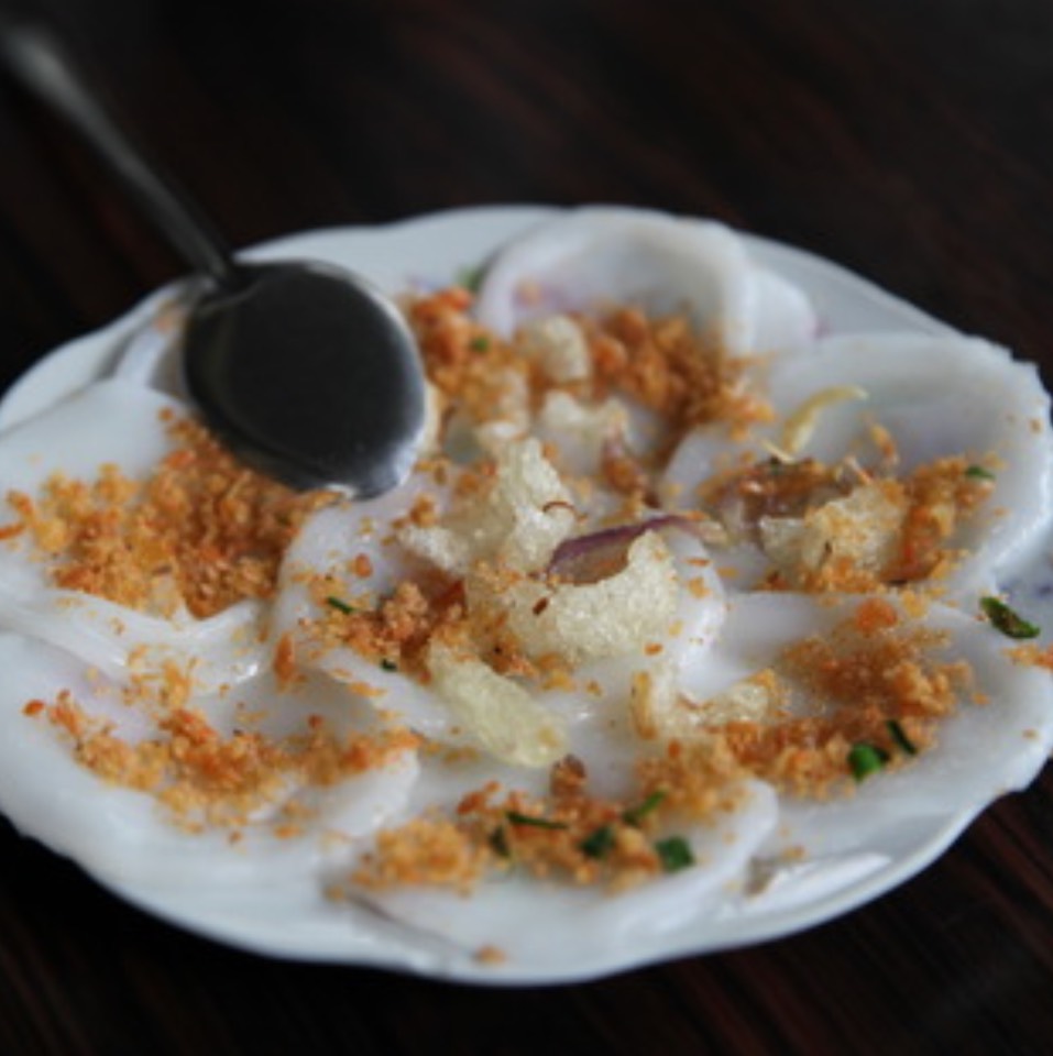 Banh Beo (Rice Cake, Dried Shrimp...) from Bánh Bèo O Lé (Banh Beo O Le) on #foodmento http://foodmento.com/dish/19729