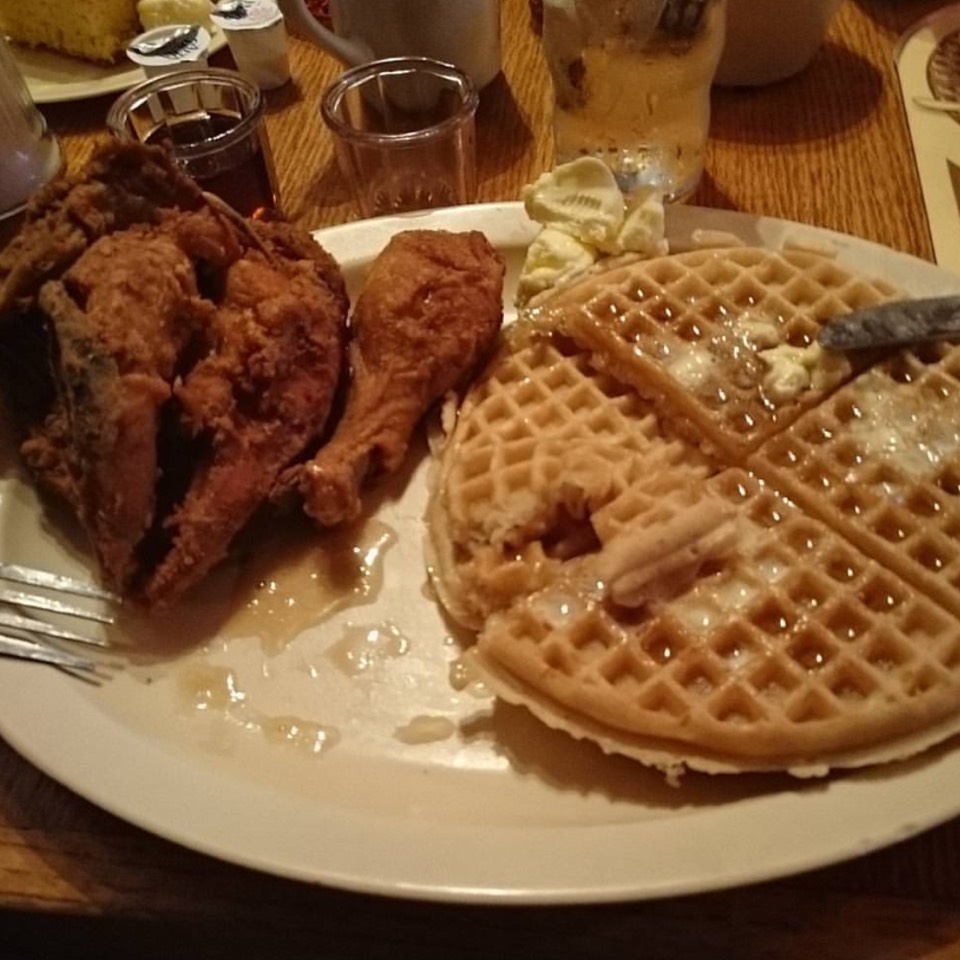 Fried Chicken & Waffles at Roscoe's House of Chicken and Waffles on #foodmento http://foodmento.com/place/695