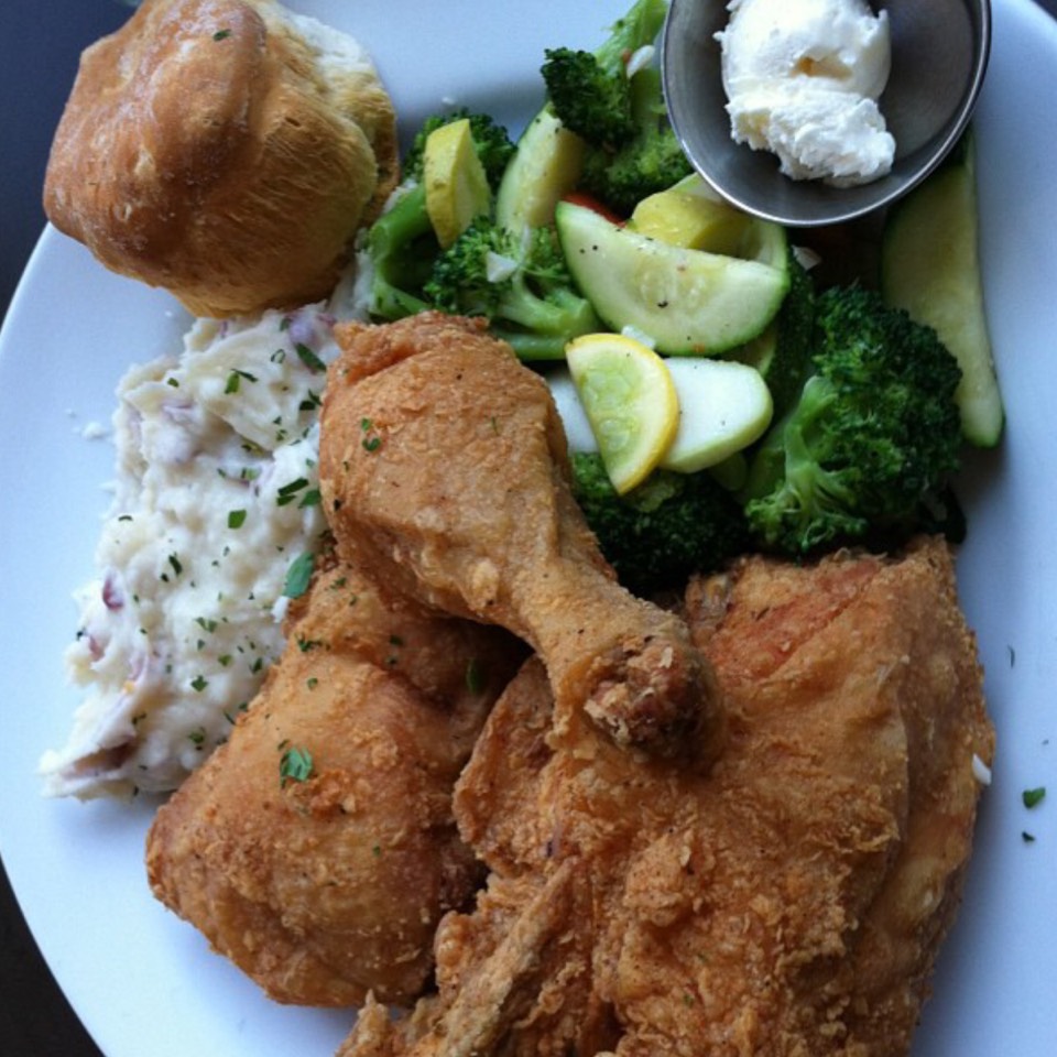 Fried Chicken from Sweet T's Restaurant & Bar on #foodmento http://foodmento.com/dish/26612
