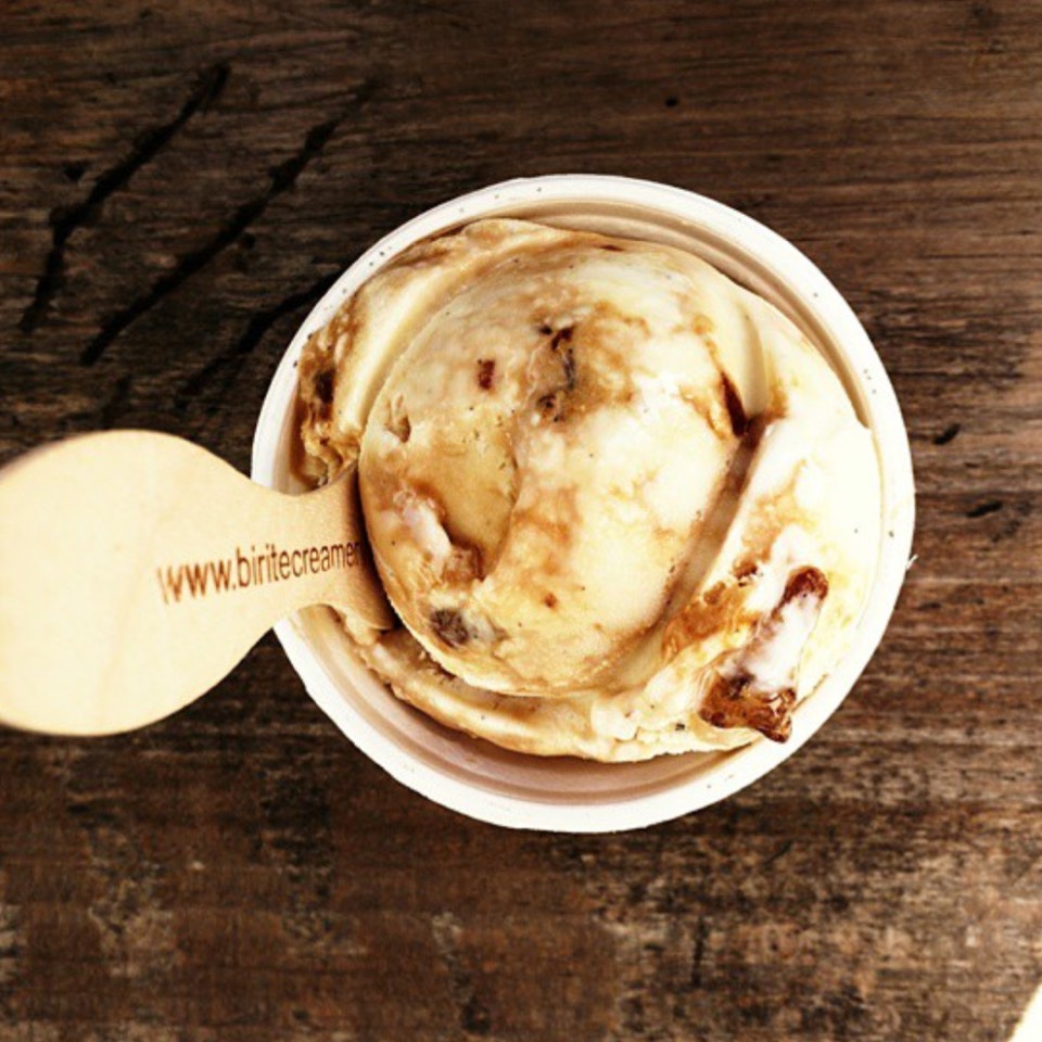 Creme Brûlée Ice Cream at Bi-Rite Creamery on #foodmento http://foodmento.com/place/5355