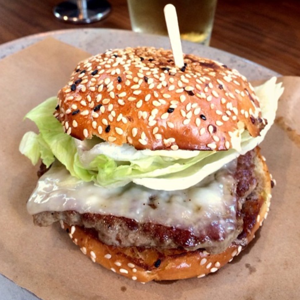 Best Damn Grass Fed Cheeseburger from 4505 Burgers & BBQ on #foodmento http://foodmento.com/dish/26759