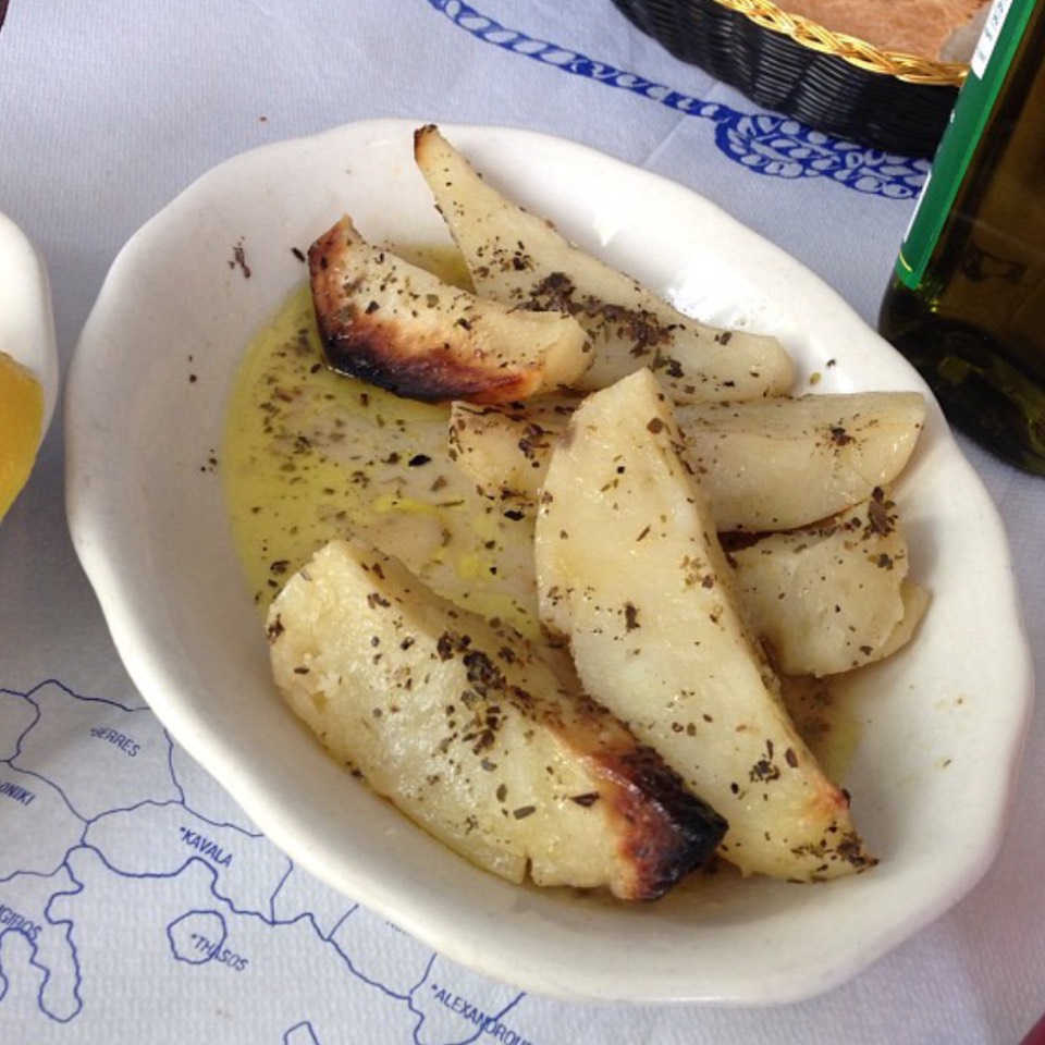 Lemon Potatoes from Elias Corner For Fish on #foodmento http://foodmento.com/dish/26678