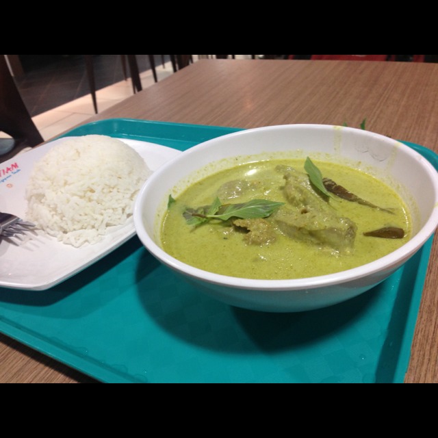 Green Curry Chicken With Rice from Kopitiam on #foodmento http://foodmento.com/dish/4990