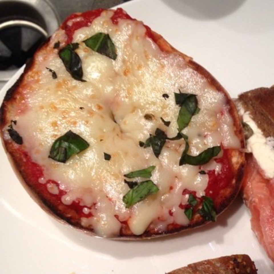 Mystic Pizza Bagel (Tomato, Mozzarella, Fresh Basil) on #foodmento http://foodmento.com/dish/27476