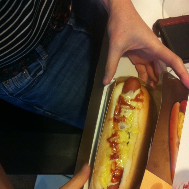 Hot Dog from Jollibee on #foodmento http://foodmento.com/dish/3579