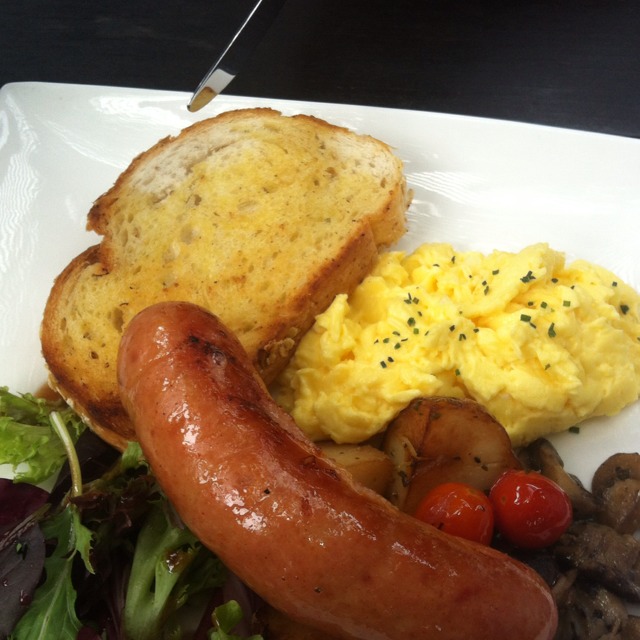Skyving Breakfast at Skyve Wine Bistro on #foodmento http://foodmento.com/place/775