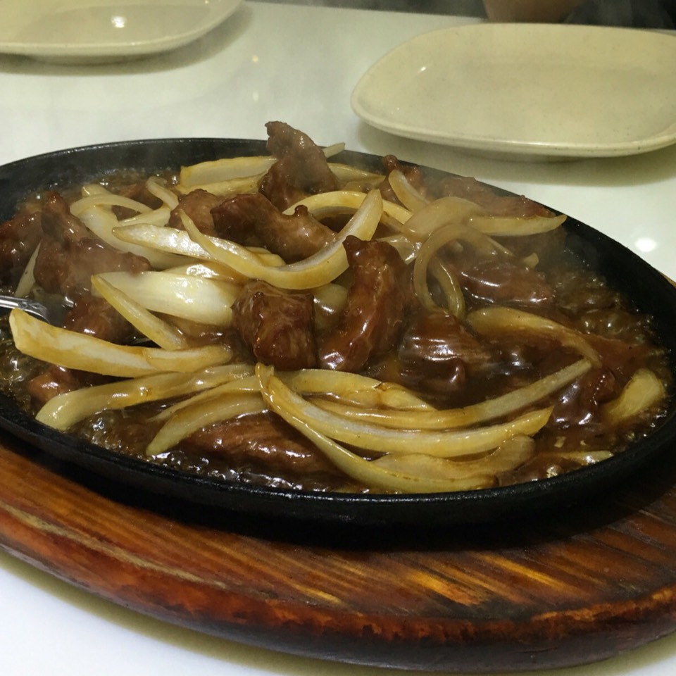 Sizzling Beef Tenderloin at Chi Cafe on #foodmento http://foodmento.com/place/11211