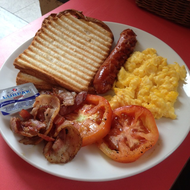 Big Breakfast (Bacon, Bratwurst, Eggs, Tomato...) from Kith Café on #foodmento http://foodmento.com/dish/3952