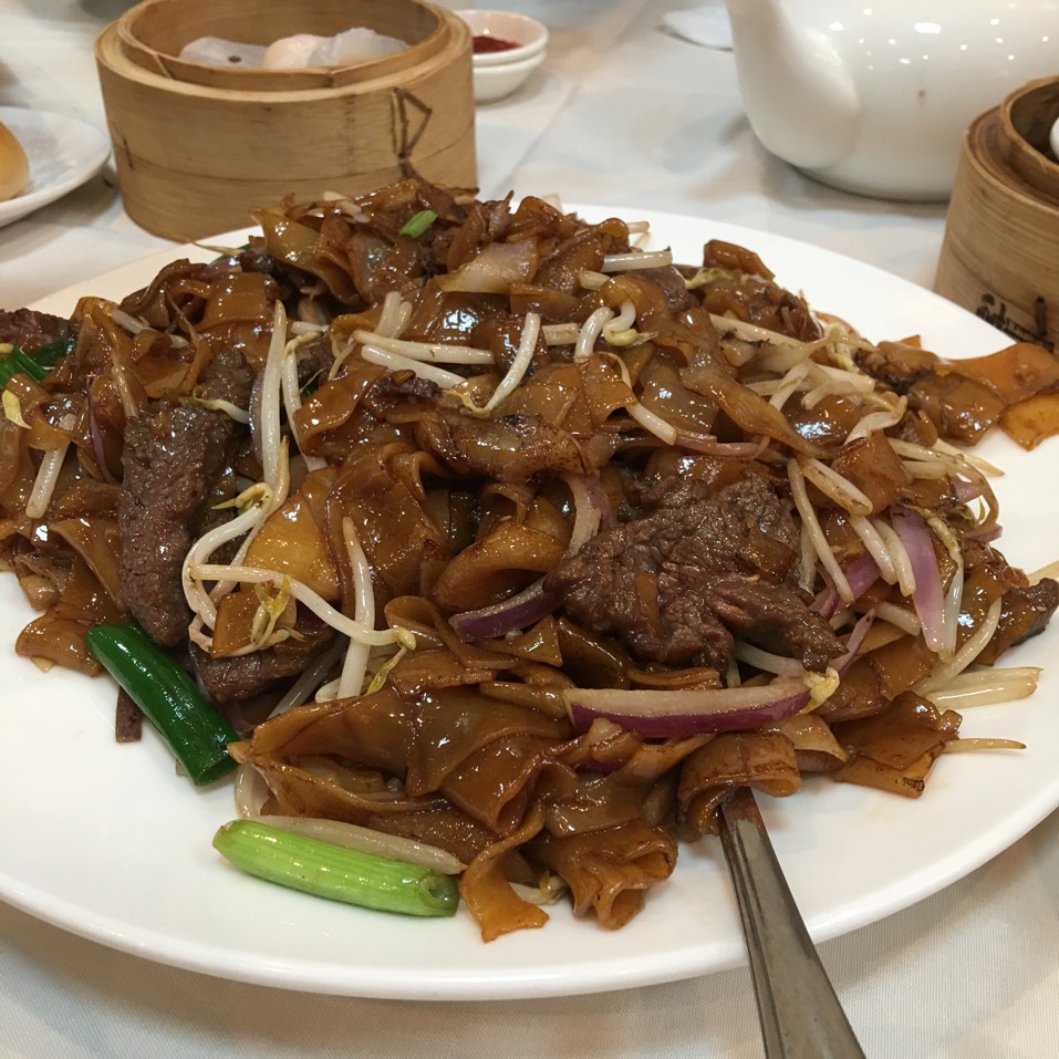 Beef Chow Fun from Joy Luck Palace on #foodmento http://foodmento.com/dish/38115