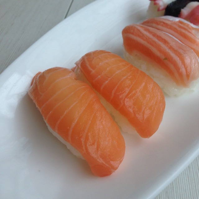 Salmon Sushi at MOF の My Izakaya on #foodmento http://foodmento.com/place/1013