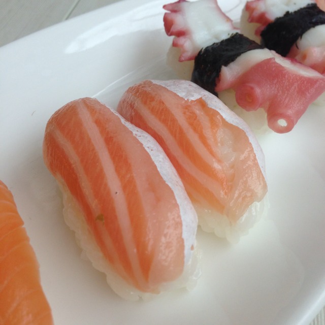 Salmon Belly Sushi from MOF の My Izakaya on #foodmento http://foodmento.com/dish/3994