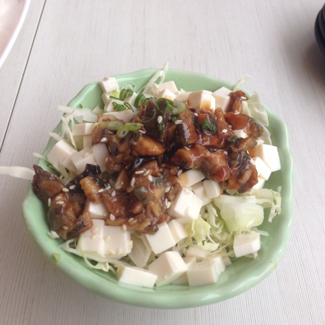 Unagi Salad (Tofu, Unagi, Cabbage) from MOF の My Izakaya on #foodmento http://foodmento.com/dish/3996