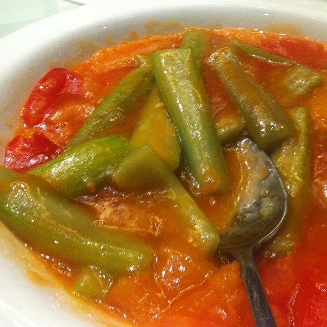 Loofa With Peppers, Tomatoes at 申悦酒店 | Shen Yue Restaurant (CLOSED) on #foodmento http://foodmento.com/place/1030