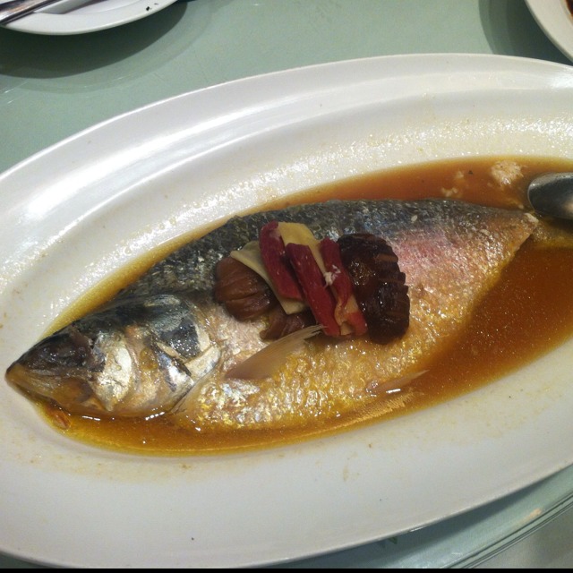 Whole Fish Poached In Smoked Ham Broth at 申悦酒店 | Shen Yue Restaurant (CLOSED) on #foodmento http://foodmento.com/place/1030